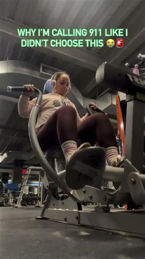 Bestie… why does the gym have you feeling like you need to call 911 mid-workout?! 😭 “Hello?? Yeah…