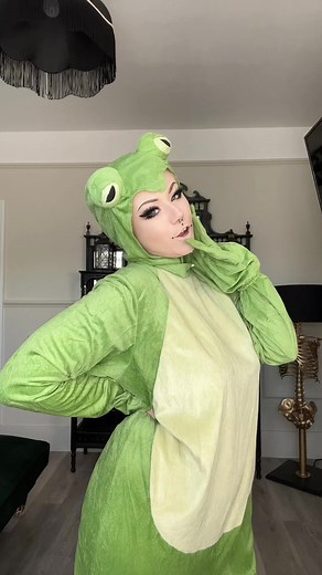 Exploring the World of Frog Girls: TikTok Trends and E-Girl Fashion