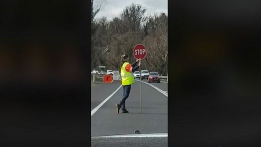 Traffic controller shows off unique technique