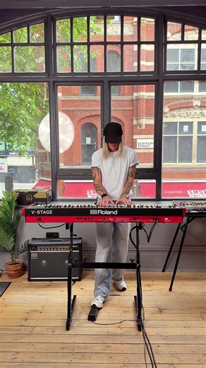 Berenice proving exactly why the V-STAGE is a pro’s best friend 🎹✨ From world tours with Simple Minds and Heaven 17 to scoring hit TV shows, Berenice Scott knows what a stage piano actually needs to deliver. When you’re a booked and busy musician, you need an instrument that keeps up ⚡️ #musician #pianist #stagepiano #rolandpiano