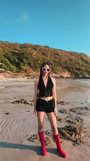 #เต้นเพลงฮิตtiktok #alice #model #หาดน้ำใส🏝️🏖️🦀 ##alice_13155