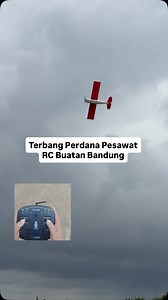 Maiden flight pesawat rc lokal super decathlon wingspan 1.2M, kondisi angin lagi kencang, kita lihat seberapa stabil dan seberapa capable pesawat rc ini. Karena banyak yang tanya belinya di mana, ini linknya: https://s.shopee.co.id/8zzJnLMNjA Perlu diingat ini hanya kit only tanpa elektronik dan memerlukan perakitan #pesawatrc #rcplane #aeromodelling #hobiterbang | Andika Ardyansyah