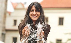 Strictly Bollywood?: Story, Camera and Movement in Hindi Film Dance