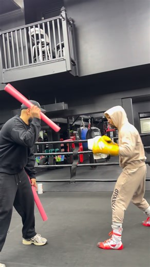 Freddy Anthony Rodriguez | World Class Boxing Coach 🥊 on Instagram: "All Cylinders Firing 🔥 The floats are one of my favorite ways to sharpen speed, reaction time, defense, and true eye-hand coordination. We ran this at the very end of the workout — when you’re already fatigued — which makes it even tougher and more realistic. When you can stay sharp tired… that’s when levels change. #CoachAnthonyBoxing #BoxingLife"