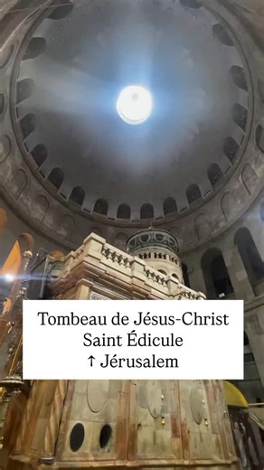 La Source de Vie on Instagram: "L'Édicule (ou Saint-Sépulcre) est une petite structure située à l'intérieur de l'église du Saint-Sépulcre à Jérusalem. Il protège le tombeau de Jésus-Christ, lieu de sa mise au tombeau et de sa résurrection. Voici ce qu'il renferme précisément : 1. La Chambre du Tombeau : C'est là que le corps de Jésus repose après sa crucifixion. Elle est considérée comme la partie la plus sacrée. 2. La Pierre de l'Ange : Une petite chambre située devant le tombeau contient un fr