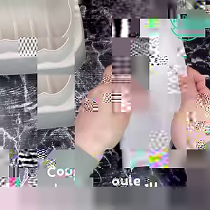 BÛCHE AUX FRUITS ROUGES ET VANILLE 🍓 Avec tuto moule à insert maison 👩🏻‍🍳 Ingrédients : Dacquoise: 3 blancs d’œuf 35g de sucre 75g de poudre d’amande 75g de sucre glace Insert fraise : 250g de fraises 4g de gélatine 50g de sucre Crémeux vanille: 150ml de crème liquide entière 2 jaunes d’œufs 40g de sucre Vanille en poudre 2g de gélatine Mouse framboise : 270g de framboises 100g de sucre 8g de gélatine 300ml de crème liquide entière Glaçage miroir : 100ml de crème liquide entière 200g de sucr