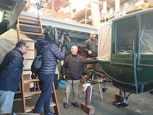 ~ＮＨＫ番組美の壺舞台裏～この度ミネルバは、NHKの番組「美の壺」の取材を受けました。今回の番組では、皇居特集として、儀装馬車の修復に携わる様子が紹介されました。