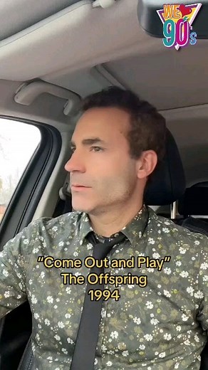 En 1994 la banda The Offspring lanzó el éxito Come Out and Play es la séptima canción de su tercer álbum llamado ( Smash ) y fue lanzado como su primer sencillo, el sencillo fué escrito por el líder de la banda Dexter Holland. Obviamente podes escuchar este y otros temas de The Offspring en We❤️90's | We love 90s