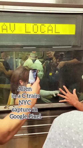 Alien in a C train New York City capture Google Pixel. “Tom was right. Aliens f**king exist”. | La Hora Punk Rock Latam