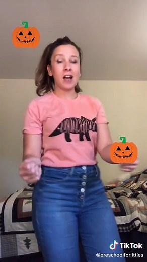Preschool Halloween song/activity #kidssongs #preschoolteacher #preschoolactivities #preschool #halloweensongs #halloween #musicteachers #musicteacher