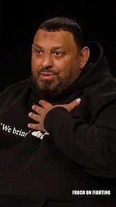 "Don't be giving it THE BIG one!" Carl Froch and Prince Naseem Hamed exchange a few words 👀