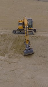 Genieße Effizienz auf höchstem Niveau! Mit dem Kettenbagger Cat 323 erledigst du jede Aufgabe im Handumdrehen. Moderne Technologien ermöglichen dir teilautonomes Graben, schnelle Planierergebnisse und präzises Beladen. Der perfekte Partner für alle deine Bauprojekte! 🚧💛 #zeppelinbaumaschinen #caterpillar #LetsDoTheWork | Zeppelin Cat