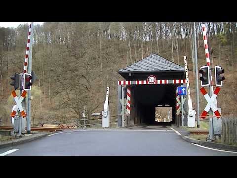 Spoorwegovergang Hennersdorf (D) // Railroad crossing // Bahnübergang