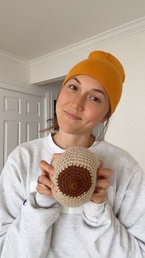 Built To Birth on Instagram: "✨Hand Expression ✨ Colostrum starts being produced as early as 16 weeks of pregnancy. You can start collecting it at 36 weeks. Some potential reasons collecting colostrum prenatally would be beneficial: + Mama has diabetes + Planned c-section or induction + Previous breastfeeding challenges + Baby will have a NICU stay + Mama is having multiples + Mama just wants to be proactive! (You also don’t NEED to express & collect colostrum at all!) Hand expression can also b