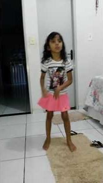 Menina de 6 anos dançando Ludmila:Bom