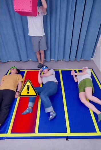 Blindfolded escape challenge goes wrong 😂