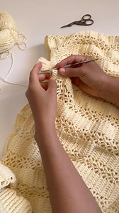 220K views · 2.7K reactions | SWEATER BLUSA CROCHET 懶 | TUTORIAL PASO A PASO | GIRL CROCHET ✨https://youtu.be/FoihH7ucv80 #tejidosfaciles #tejidoscrochet #crochetlove #blusacrochet #desing #tejidosamano #tejidos #tutorials | Casttaña'Z Crochet | Facebook