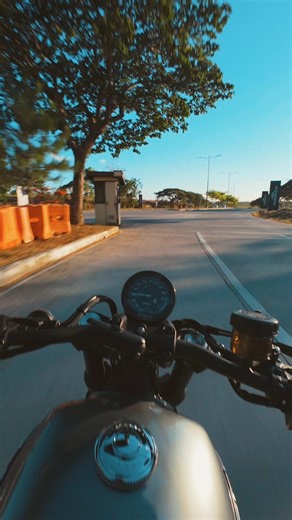 Smells like teen spirit. #motorcycleride #povride #throttletherapy #nirvana #fyp