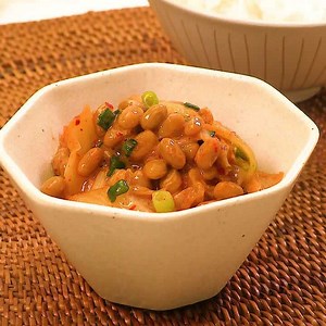 ご飯にあう！ ピリ辛ねぎ納豆ごはんのレシピ動画・作り方 | デリッシュキッチン