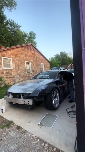 Slight work #vynlwrap #350z #projectcar