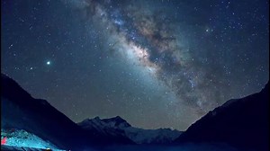 A time-lapse video shows the starry sky over a base camp on Mount #Qomolangma at an altitude of 5,200 meters. The mountain seen in the video is Mount Qomolangma. A team of Chinese remeasuring surveyors left the base camp at 2 pm Saturday and is expected to reach the summit on May 22 if weather conditions permit. | Xi's Moments
