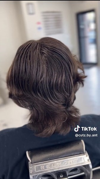 90s middle part flow. #middlepart #flowhaircut #mensflow #mediumlengthhair #menslonghair #menssalon #skinfade #skintaper #lowtaper #mullet #wolfcut #menswolfcut #scissorwork #precisionhaircut #barber #njbarber #goldminebarberco #newjerseyhairstylist #njhairstylist #menshairstylist