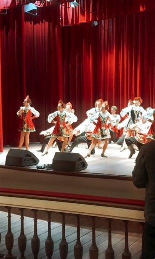 THE ENERGY OF RUSSIAN DANCE💃🔥 Russian dance is pure movement and emotion — powerful steps, swift turns, and expressive gestures that seem to rise straight from the soul. Every motion carries strength, pride, and a deep connection to tradition⚡️🕊️ It is a dance where joy meets discipline, where rhythm echoes centuries of history, and where the performer’s energy fills the space instantly. You don’t just watch Russian dance — you feel it🥁❤️ This energy is what makes Russian dance unforgettable