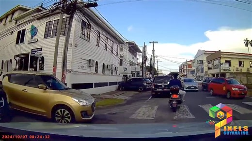 Happened yesterday at the intersection of Carmichael and Middle Streets. Video: Pixels Guyana Inc. | Action News Guyana