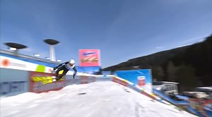 Bergisel: Skispringer macht im Auslauf "Bekanntschaft" mit der Werbebande - Sky Sport Austria