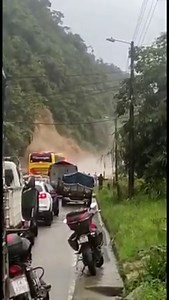 14M views · 157K reactions | #contraviainforma se desborda la cascada Velo de la Novia en la vía #Loja #Zamora #Ecuador Somos #Contravía, asistencia legal para el conductor  #Whatsappeanos al 099 621 81 55! | Contravía, Asistencia Legal para el Conductor | Facebook