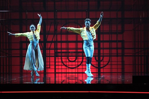 SING IT 🗣 Sunisa Lee and Sasha Farber rocked us! 🎶🎸 Alright, louder! 📢 SUNI LEE AND SASHA ROCKED US. 🤘 | Dancing with the Stars