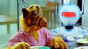 Nach der Bruchlandung: Ein Alien startet durch