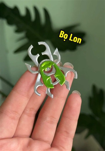 Cất 6 lon nước vào tủ lạnh