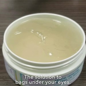 Hydrate and brighten tired eyes 😙 at less than $1 per treatment with the Good Molecules Caffeine Energizing Hydrogel Eye Patches. 😇 Brighten, hydrate, and reduce puffiness around the eyes in just 10 minutes 😀 Niacinamide softens fine lines and improve skin tone 💦 Hyaluronic acid boosts moisture and reduce appearance of fine lines | Good Molecules