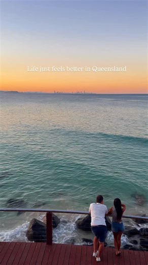 Queensland on Instagram: "IYKYK✨Ask any local and they’ll tell you the same thing… life just hits different in Queensland. Warm days, warm water, rolling waves and sunsets that feel a little bit magic 😍☀️🏄‍♀️ 📍 Rainbow Bay - @experiencegoldcoast Also adding an old school @jackjohnson track just felt like the right vibe for this evening! #queenslandholidayfeeling #thisisqueensland😎 #experiencegoldcoast #seeaustralia"