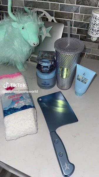 The @Jeffree Star @Jeffree Star Cosmetics Wyoming Winter Collection is absolutely ICONIC! Thank you for sending it over, we’re OBSESSED! Grab your Restorative Crème Moisturizer on the website or JSC TICTOK SHOP! 💙 #jeffreestar #jeffreestarcosmetics #wyomingwinter #fyp #skincare