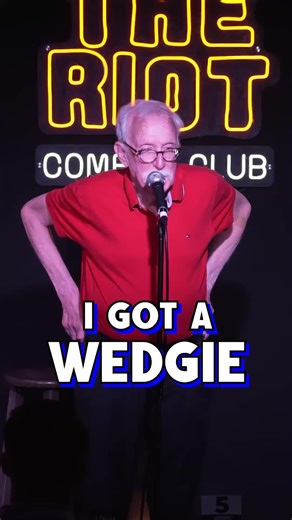 Some kid gave me a wedgie... Subscribe on YT for more 📺👉 AndyHugginsComedy #standup #jokes #old #funny @theriotcomedy