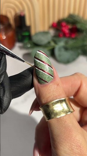 Easy Candy Cane Nail Art Design | Lecenté