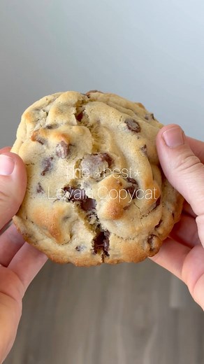 This NO CHILL Levain bakery copycat is the real deal – huge gooey chocolate chip cookies that are sure to leave you drooling.🤤 Recipe link in comments! Cooking with Karli #gourmet #gourmetcookies #baking #bakingathome #dupe #copycat #gooey #chocolatechip #chocolatechipcookies #newyork #newyorkcookies | Cooking with Karli