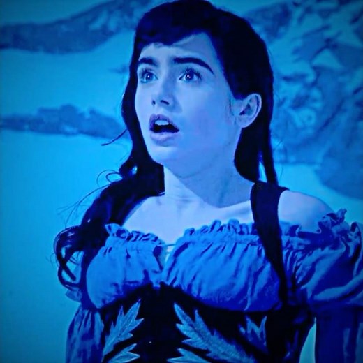 🪞Mirror.Mirror.2012 ｜ Snow White defeated the Queen. #shorts #movies