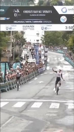 What a tremendous gesture from Isaac del Toro, a true display of nobility!! 👌🚴🇲🇽🇲🇽