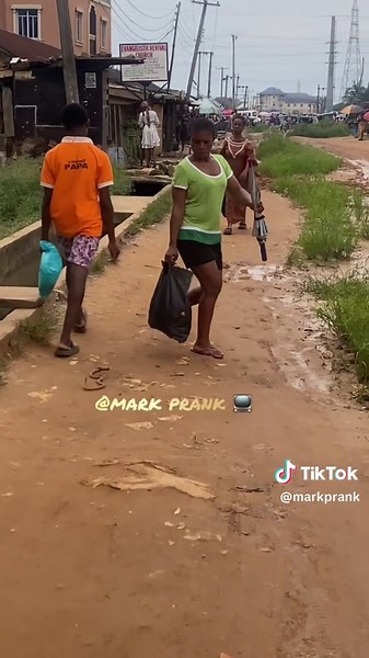 #creatorsearchinsights snake prank😂😂😂video 😂😂😂😂##prank##funnny##viral_video##snakeprank