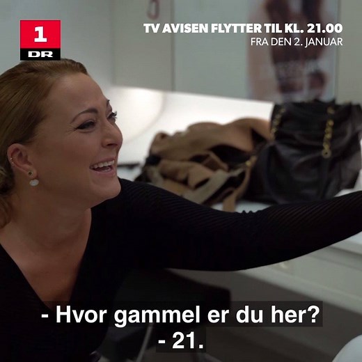 112K views · 405 reactions | Hvad der skete da Kåre Quist viste Stéphanie Surrugue sit ungdomsbillede fra dengang han var 21...  Husk, at TV Avisen er flyttet til kl. 21. | DR1 | Facebook