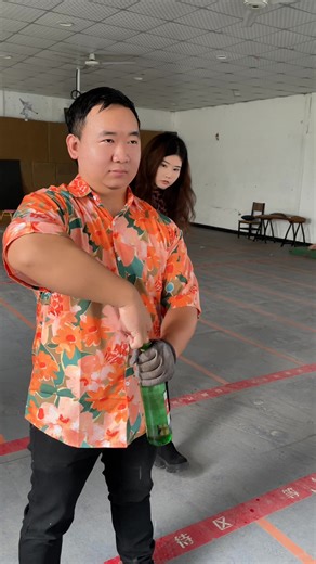 174K views · 340 reactions | 中国功夫：气功绝技，飞牌绝技Chinese Kung Fu: Qigong skills, flying card skills#搞笑 #funny #kungfu #performance | 豪好好h | Facebook