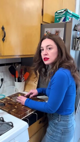 Easy Christmas tree alert system for little kids and pets alike! #kids #mom #Christmas