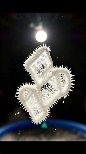 फ्रीजर में पानी बर्फ क्यों बन जाता है? | Science Explained in Hindi | Educational Shorts