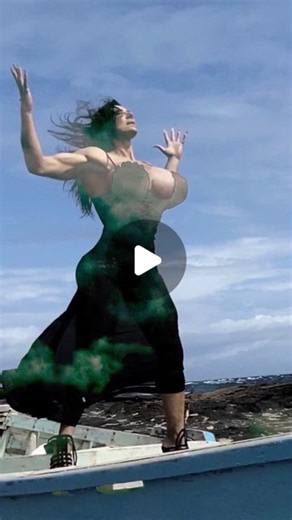 Laura Boggero on Instagram: "Zephyra versus Aeolus… #wind #challenge #muscle #girlpower #fitnessmotivation #bodybuilding #strong"