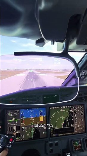 Pilot HUD POV: Landing the Gulfstream G450 🌍✈️ #cockpit #aviation #shortsfeed