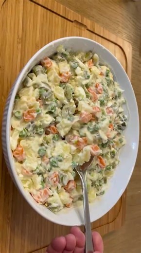 Sallatë Ruse me plot shije / Russian Salad with lots of flavor 👌Receta në YouTube Sevdas Kitchen.Recipe on YouTube Sevdas Kitchen #salad #vegetables #russian #salatë #yummy