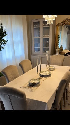 Un service de table sublime de 24 pièces l’indispensable pour des fêtes pleines d’élégance. Disponible en 3 coloris, avec ce design inspiré de Zara qu’on adore 🤍 Effet waouh garanti (Service à thé dispo également) @katiadeko #tabledecor #decorationinterieur #dupezara #inspirationmaison #home